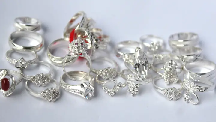 Giá Bạc 1 Chỉ Hôm Nay: Bảng Giá Cập Nhật, Cách Tính Và Những Điều Cần Biết