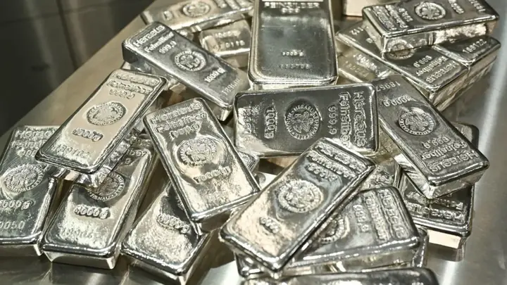 Bảng Giá Bạc Hôm Nay: Cập Nhật Giá Kim Loại Quý, Bạc Miếng & Thỏi Phú Quý Cùng Tỷ Giá Usd/ounce