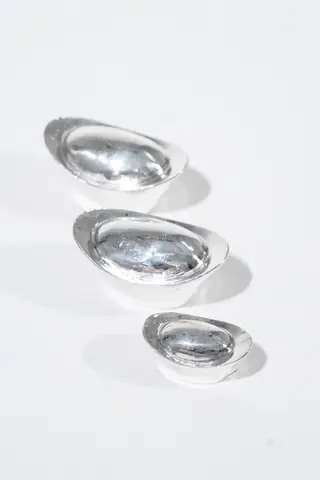 Giá Bạc Nguyên Chất Hôm Nay: Bảng Giá Cập Nhật, Cách Đọc & Những Yếu Tố Ảnh Hưởng