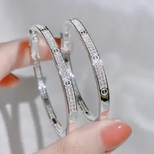 Giá Bạc Trắng Hôm Nay: Bảng Giá Cập Nhật Theo Thời Gian Thực Và Cách Đọc Giá