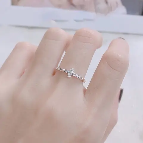 Nhẫn Thánh Giá Bạc: Hướng Dẫn Chọn Mẫu, Chất Liệu Và Bảo Quản Cho Nam & Nữ