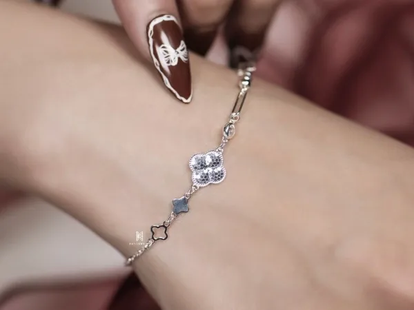 Các Mẫu Lắc Tay Bạc Nữ Đẹp