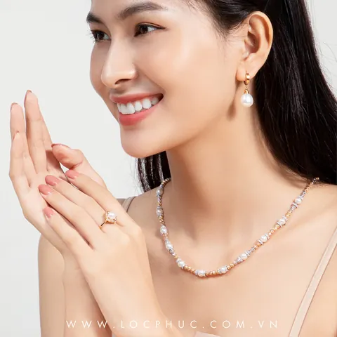 Cách Chọn Bông Tai Phù Hợp Với Khuôn Mặt Và Kiểu Tóc: Hướng Dẫn Chi Tiết Cho Phụ Nữ Hiện Đại