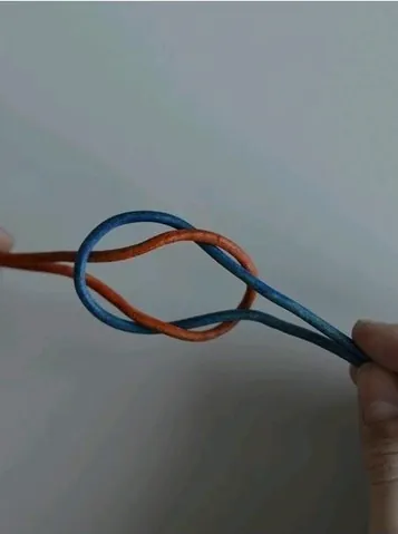 Cách Đan Vòng Tay Bằng Dây Giày