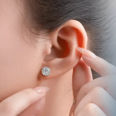 Cách Đeo Bông Tai Đúng Cách: Không Hôi, Không Đau, Không Dị Ứng