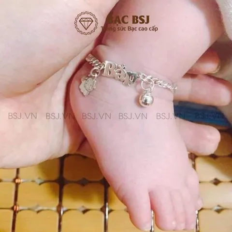 Có Nên Đeo Lắc Chân Cho Bé