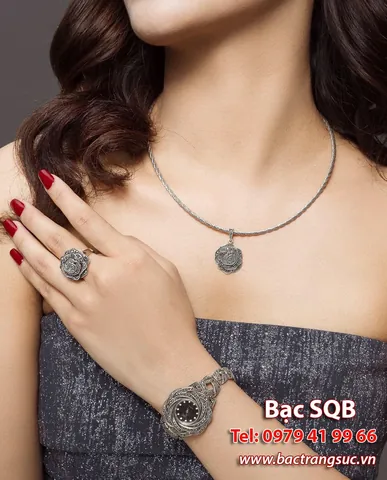 Đeo Dây Chuyền Bạc Có Tốt Không