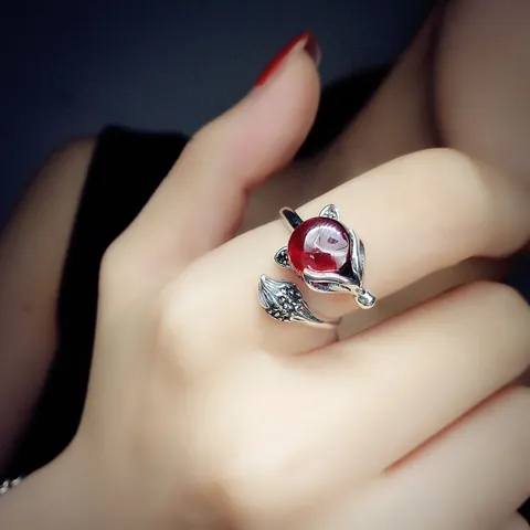 Đeo Nhẫn Hồ Ly Ở Ngón Nào