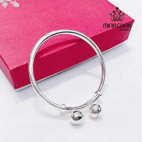 Hướng Dẫn Chọn Mua Lắc Chân Bạc Ta: Các Kiểu, Chất Liệu, Kích Cỡ & Bảo Dưỡng