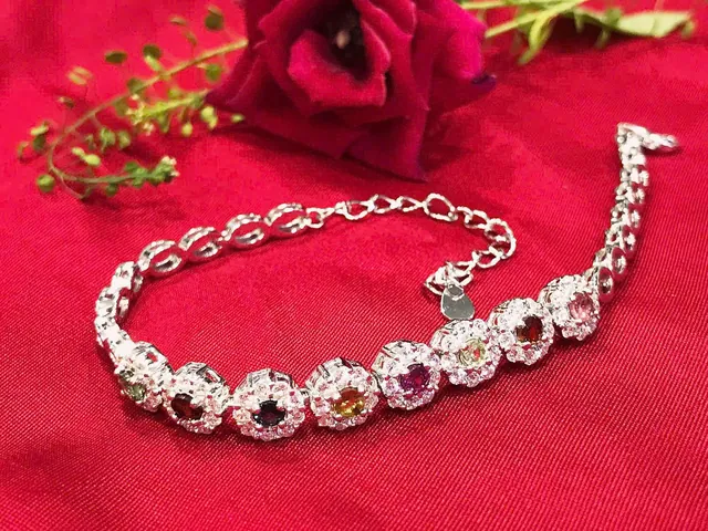 Hướng Dẫn Chọn Mua Lắc Chân Thái Lan Chính Hãng: Chất Liệu, Mẫu Mã, Giá Và Cách Bảo Quản