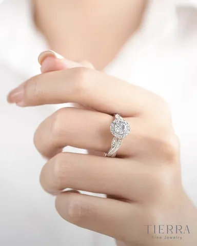 Nhẫn Cưới Nên Đeo Tay Phải Hay Trái