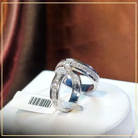 Nhẫn Cưới Vàng Trắng Đính Kim Cương
