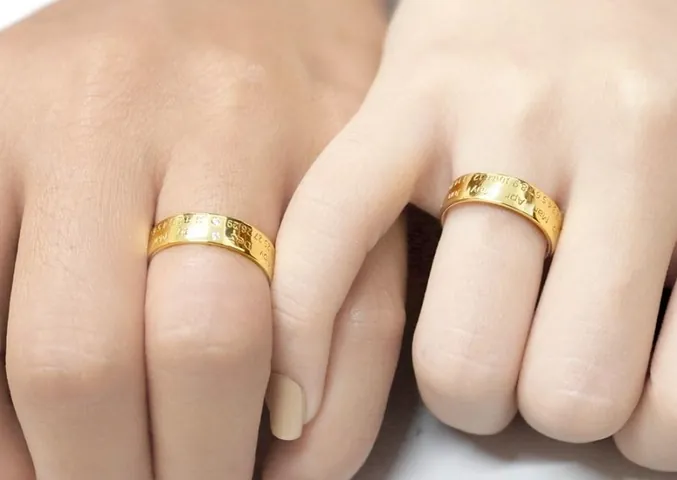 Phụ Nữ Đeo Nhẫn Cưới Bên Tay Nào
