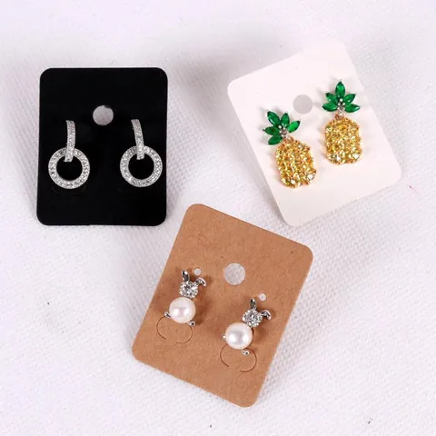 Hướng Dẫn Đặt In Thẻ Treo Bông Tai: Chọn Nguyên Liệu, Kích Thước & Giá Thành Phù Hợp