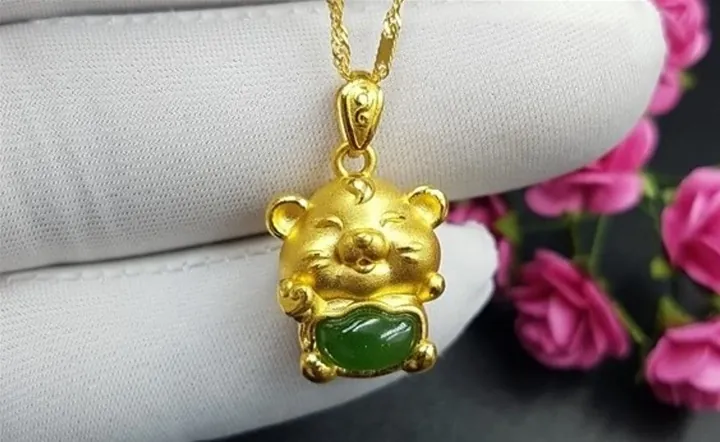 Tuổi Giáp Tý Đeo Mặt Dây Chuyền