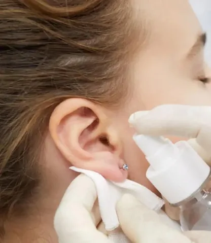 Cách Vệ Sinh Bông Tai Tại Nhà An Toàn, Nhanh Gọn – Hướng Dẫn Chi Tiết