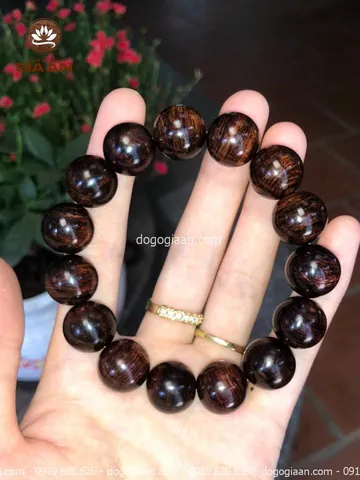 Vòng Tay Gỗ Sưa Đỏ Quảng Bình