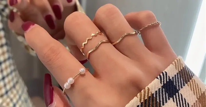 Bạn Bè Đeo Nhẫn Ngón Nào? Gợi Ý Vị Trí Và Ý Nghĩa Nhẫn Tình Bạn