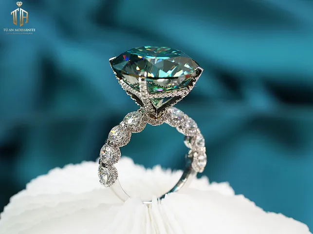Tổng Hợp Các Kiểu Nhẫn Hột Xoàn Đẹp: Những Kiểu Dáng Sang Trọng Từ Solitaire Đến Halo