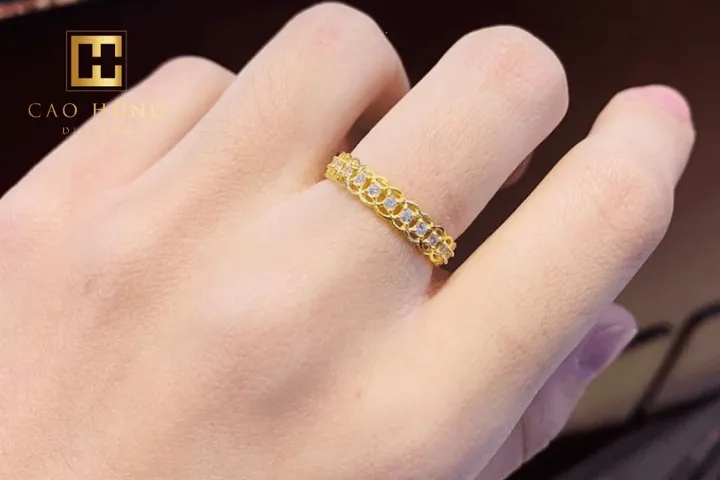 Nhẫn Kim Tiền Là Gì? Ý Nghĩa, Cách Chọn Và Đeo Đúng Ngón Cho Người Mới Bắt Đầu