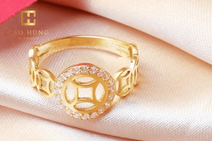 Nhẫn Kim Tiền Là Gì? Ý Nghĩa, Cách Chọn Và Đeo Đúng Ngón Cho Người Mới Bắt Đầu