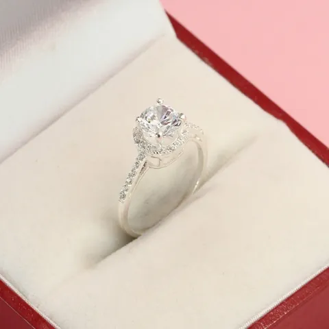 Khám Phá Các Mẫu Nhẫn Bạc Nữ Đẹp Đa Dạng Kiểu Dáng Cho Phái Đẹp