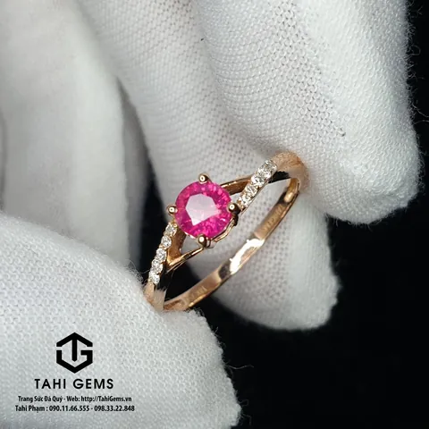 Các Mẫu Nhẫn Đá Ruby Đẹp 2026: Xu Hướng, Kiểu Dáng Và Cách Chọn Cho Từng Phong Cách Các Mẫu Nhẫn Đá Ruby Đẹp 2026: Xu Hướng, Kiểu Dáng Và Cách Chọn Cho Từng Phong Cách