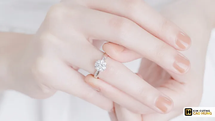 Khám Phá Các Mẫu Nhẫn Nữ Đơn Giản: Danh Sách Thiết Kế Tinh Tế Dành Cho Phái Nữ