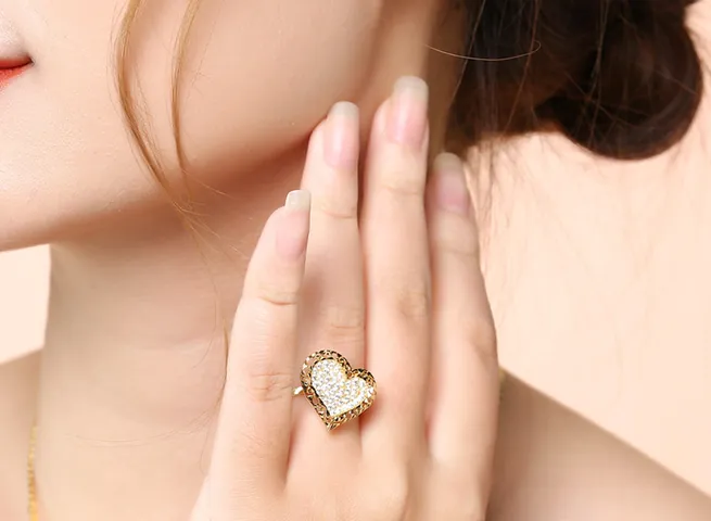 Hướng Dẫn Cách Đeo Nhẫn Hình Trái Tim Đúng Quy Tắc Phong Thủy Và Ý Nghĩa Ngón Tay