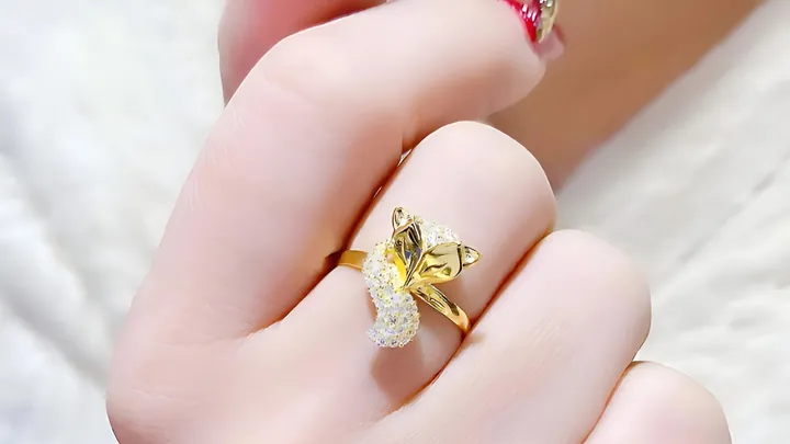 Hướng Dẫn Cách Đeo Nhẫn Hồ Ly Bằng Vàng Đúng Phong Thủy Theo Từng Ngón Tay