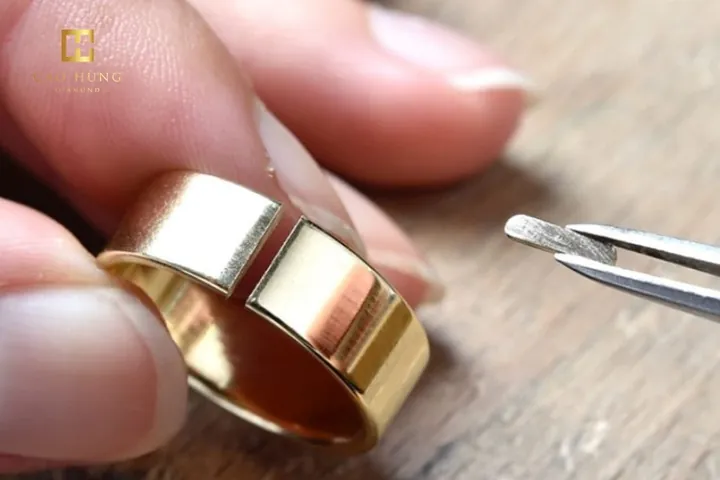 Cách Khắc Phục Khi Nhẫn Bị Rộng Tại Nhà Đơn Giản Và Hiệu Quả Cho Người Đeo