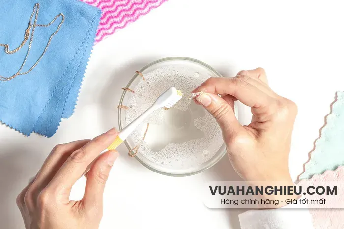 Hướng Dẫn Các Cách Làm Sáng Nhẫn Kim Cương Tại Nhà Đơn Giản, Hiệu Quả