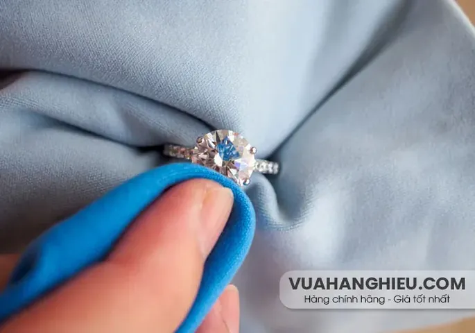 Hướng Dẫn Các Cách Làm Sáng Nhẫn Kim Cương Tại Nhà Đơn Giản, Hiệu Quả