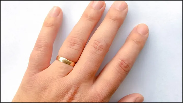 Cách Tháo Nhẫn Đeo Bị Chật Ra Khỏi Tay Nhanh Chóng, Không Đau Tại Nhà