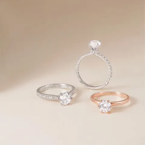 Gợi Ý Cầu Hôn Nên Mua Nhẫn Gì: Chất Liệu, Màu Sắc Và Đá Chủ Phù Hợp Với Nàng Gợi Ý Cầu Hôn Nên Mua Nhẫn Gì: Chất Liệu, Màu Sắc Và Đá Chủ Phù Hợp Với Nàng