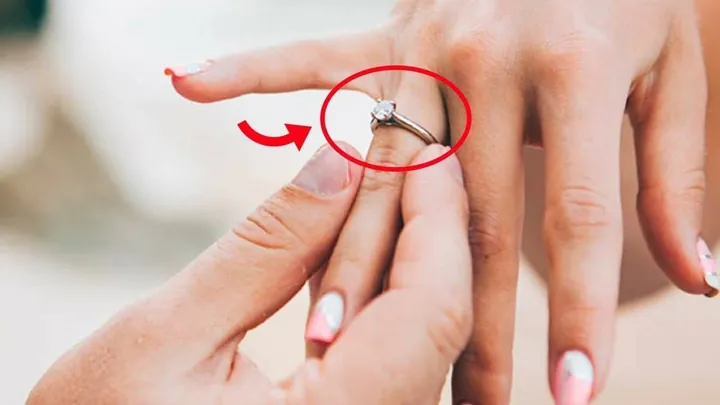 Giải Đáp Vị Trí Đeo Nhẫn Cưới Cho Phụ Nữ Có Chồng Theo Quan Niệm Việt Và Phương Tây