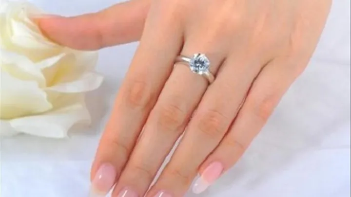 Giải Đáp Cô Dâu Đeo Nhẫn Cưới Tay Nào Và Ngón Nào Đúng Chuẩn Truyền Thống Giải Đáp Cô Dâu Đeo Nhẫn Cưới Tay Nào Và Ngón Nào Đúng Chuẩn Truyền Thống