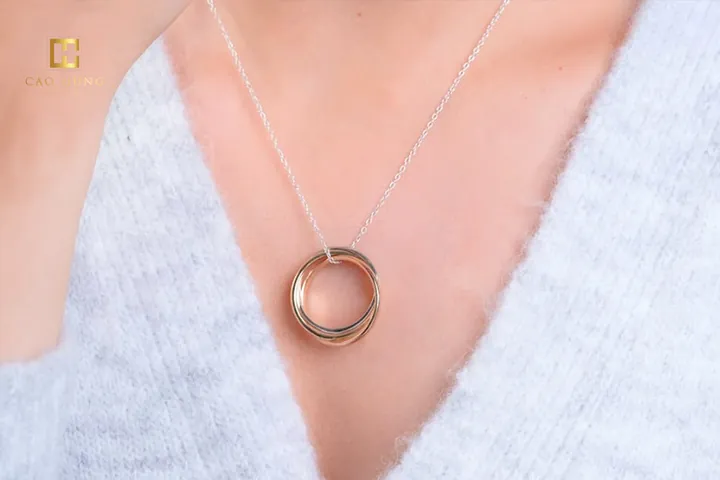 Có Nên Đeo Nhẫn Cưới Ở Cổ Không: Giải Đáp Ý Nghĩa Và Quan Niệm Thực Tế