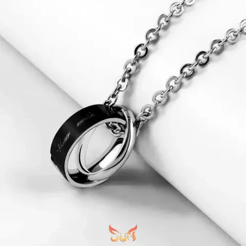 Có Nên Đeo Nhẫn Cưới Vào Cổ Hay Không Và Ý Nghĩa Của Việc Đeo Nhẫn Trên Dây Chuyền