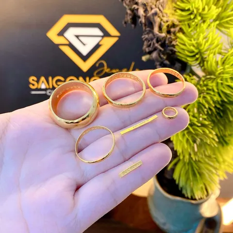 Có Nên Đeo Nhẫn Vàng 24k Hàng Ngày? Thực Tế Về Độ Bền Và Lời Khuyên Cho Nhẫn Cưới