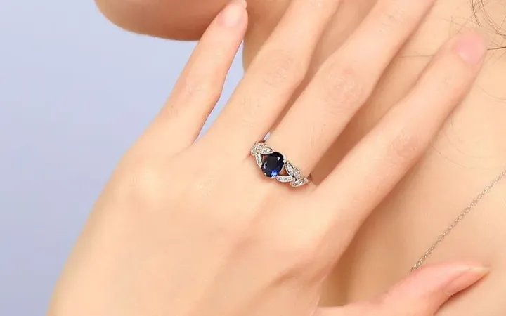 Giải Mã Ý Nghĩa Con Gái Đeo Nhẫn Tay Trái Theo Phong Thủy Và Từng Ngón Tay