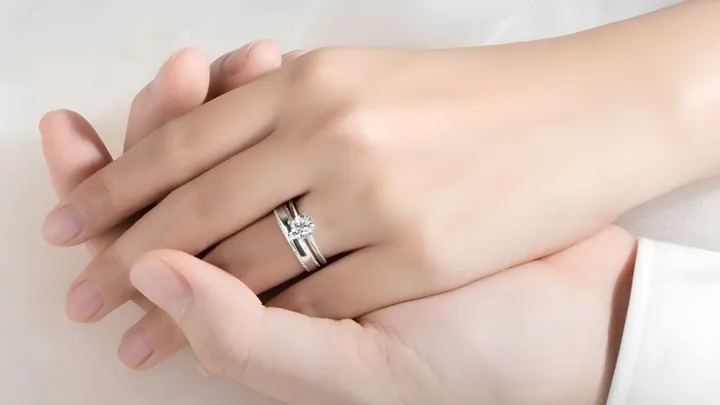 Giải Mã Ý Nghĩa Con Gái Đeo Nhẫn Tay Trái Theo Phong Thủy Và Từng Ngón Tay