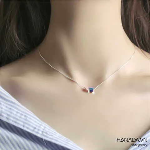 Dây Chuyền Đá Pha Lê: Hướng Dẫn Chọn Mẫu, Chất Liệu Và Giá Phù Hợp Cho Phụ Nữ Thời Thượng