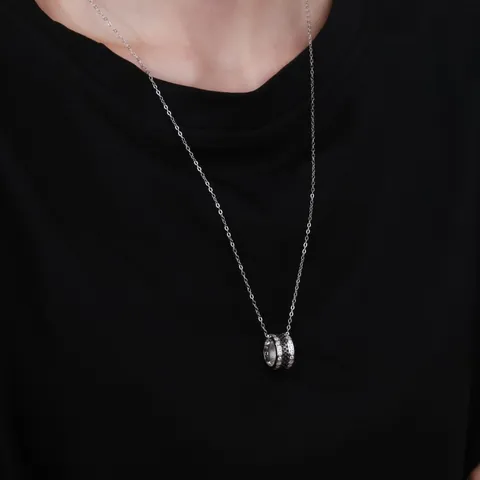 Cách Chọn Và Phối Dây Chuyền Xỏ Nhẫn Nam: Hướng Dẫn Chi Tiết Cho Phong Cách Nam Tính