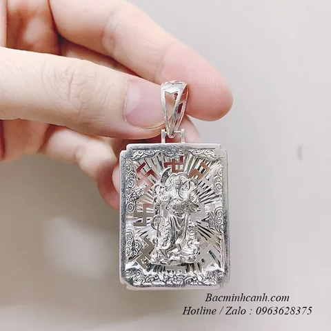 Có Nên Đeo Mặt Dây Chuyền Quan Công? Ý Nghĩa Phong Thủy, Chất Liệu Và Cách Chọn