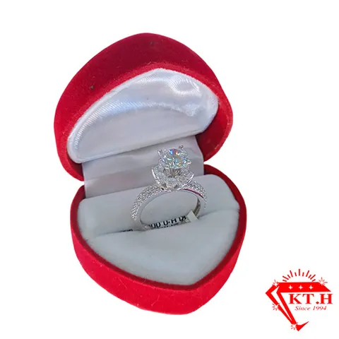 Cập Nhật Giá Nhẫn Cầu Hôn Vàng Trắng Mới Nhất Cho Cặp Đôi Chuẩn Bị Cầu Hôn Theo Loại 10k, 14k, 18k