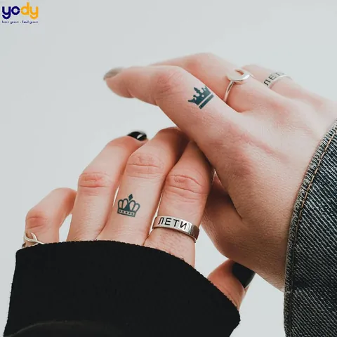 Khám Phá Các Mẫu Hình Xăm Chiếc Nhẫn Ở Ngón Tay Đẹp Và Ý Nghĩa Cho Nam, Nữ