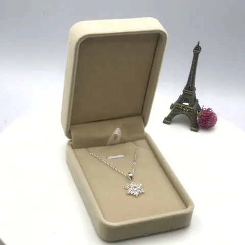 Hướng Dẫn Chọn Hộp Nhung Đựng Dây Chuyền Phù Hợp – Các Mẫu, Chất Liệu Và Mức Giá Cho Người Yêu Trang Sức