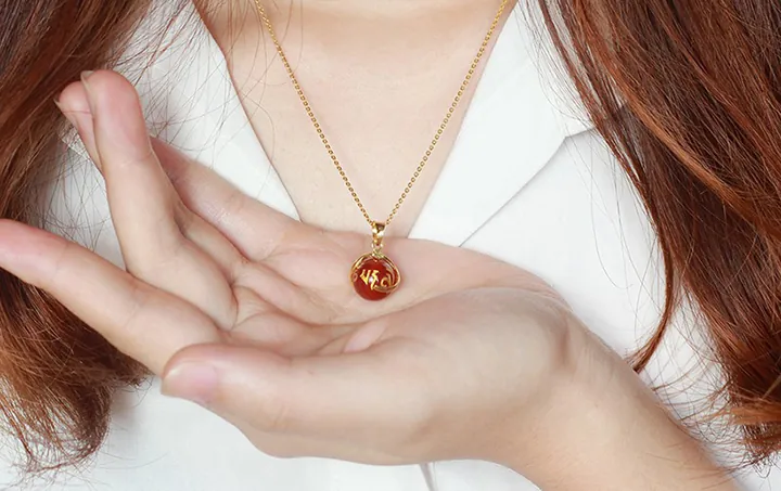 Kiểu Mặt Dây Chuyền Đẹp: Top Mẫu, Cách Chọn Và Bảo Quản Cho Mọi Phong Cách Kiểu Mặt Dây Chuyền Đẹp: Top Mẫu, Cách Chọn Và Bảo Quản Cho Mọi Phong Cách