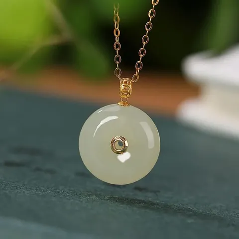 Ý Nghĩa, Cách Chọn Và Phong Thủy Mặt Dây Chuyền Ngọc Cho Từng Bản Mệnh